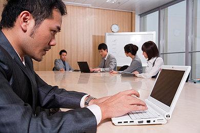 如何在《群星战场》以少胜多？资源规划与战术搭配心得分享